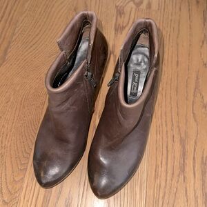 Paul Green heeled boots in chocolate Brown. Size 5.5